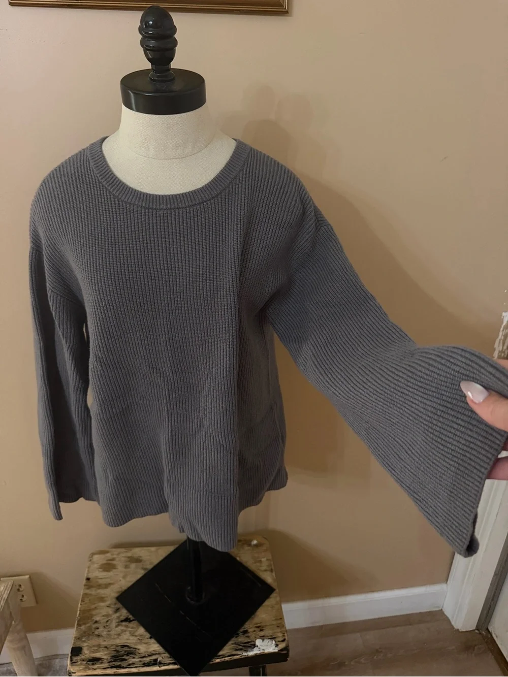 Gray Ribbed Long-Sleeve Women's Sweater